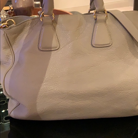 💯 Authentic PRADA Beige Grey pebbled leather. - Picture 4 of 8